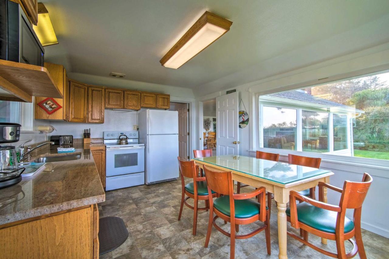 Cliffside Lighthouse Beach Home With Ocean View Coos Bay Exteriér fotografie
