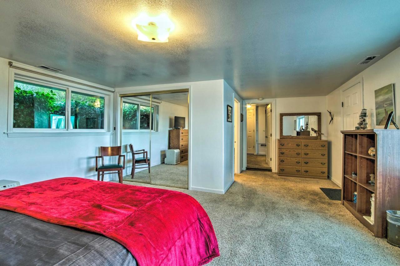 Cliffside Lighthouse Beach Home With Ocean View Coos Bay Exteriér fotografie