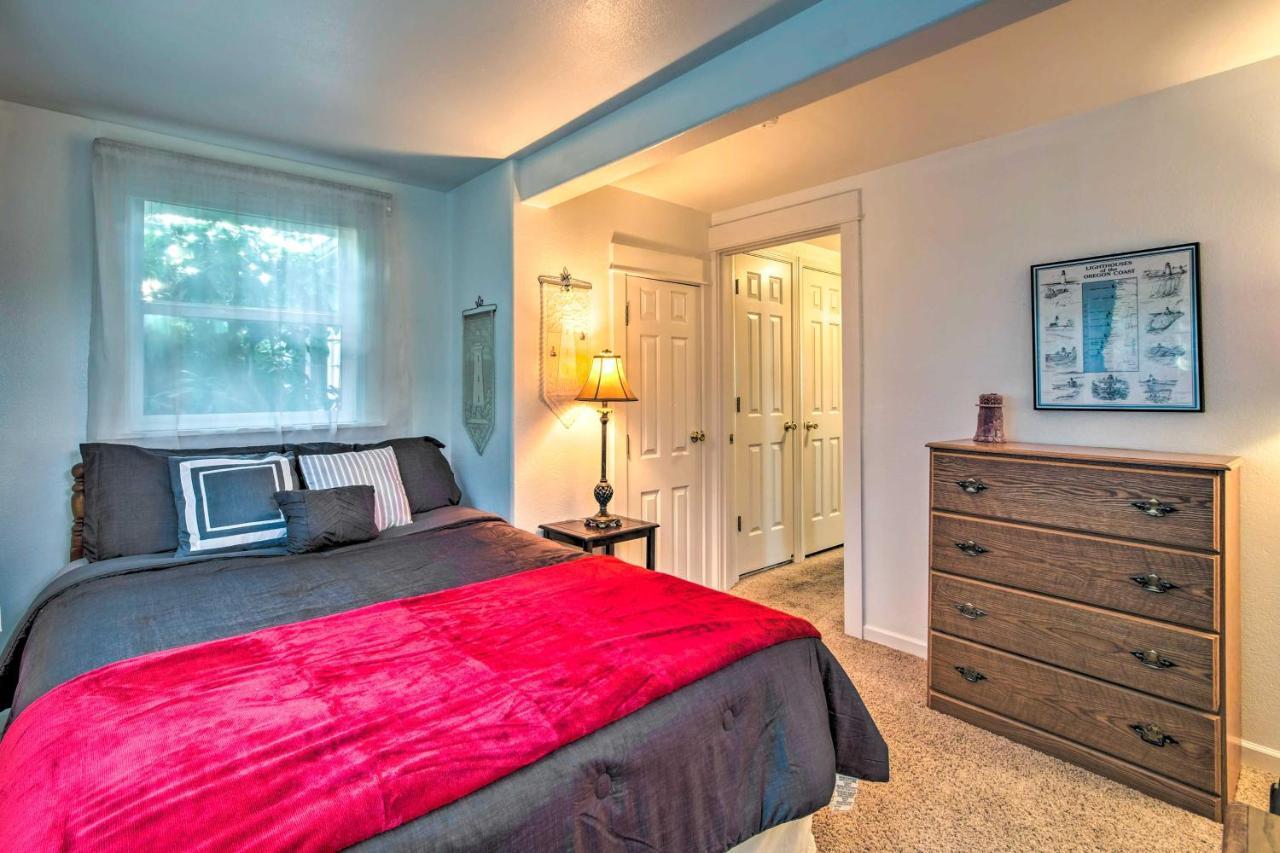 Cliffside Lighthouse Beach Home With Ocean View Coos Bay Exteriér fotografie