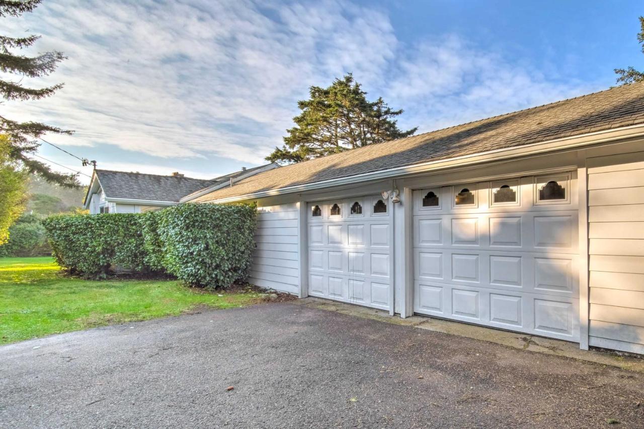 Cliffside Lighthouse Beach Home With Ocean View Coos Bay Exteriér fotografie
