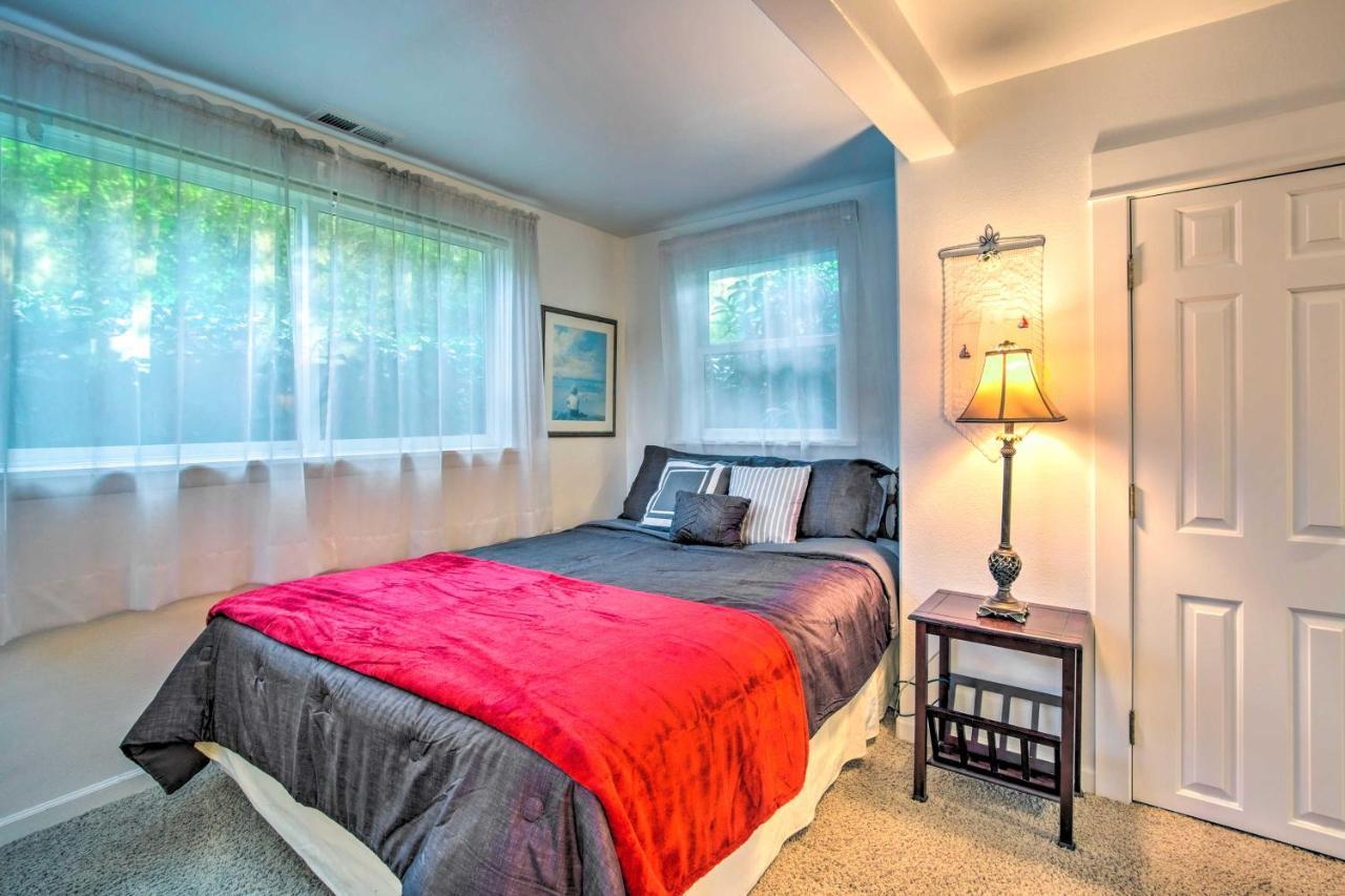 Cliffside Lighthouse Beach Home With Ocean View Coos Bay Exteriér fotografie
